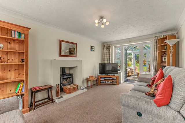 Photo 3 — Tamar Place, Evesham, WR11