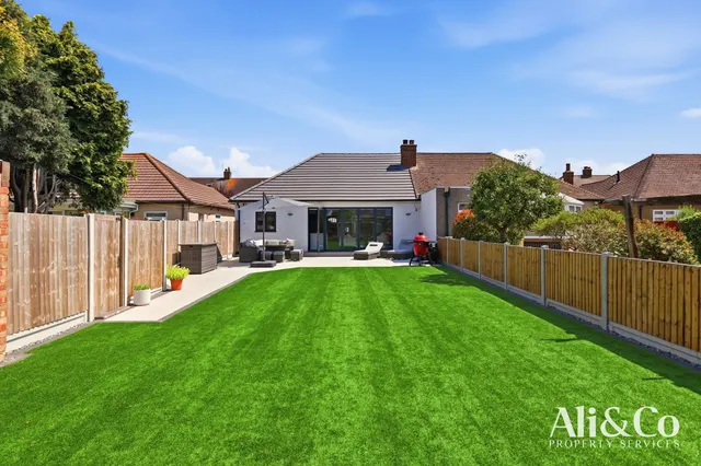 Photo 3 — Carlton Road, Grays, Essex, RM16 2YB
