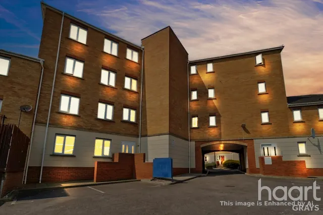 Ulverston, Purfleet, RM19, photo 1