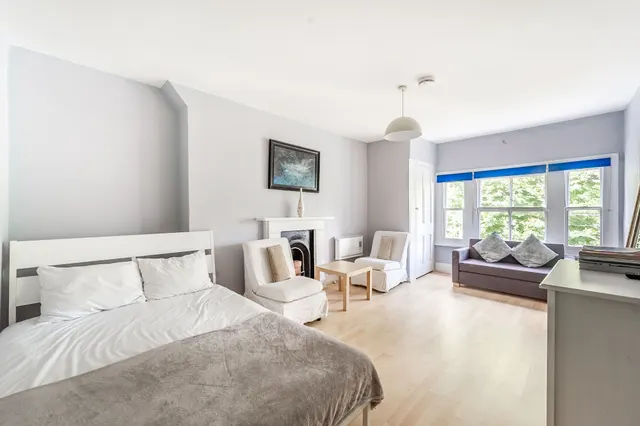 Flat 9, 22 Marloes Road, London, photo 1