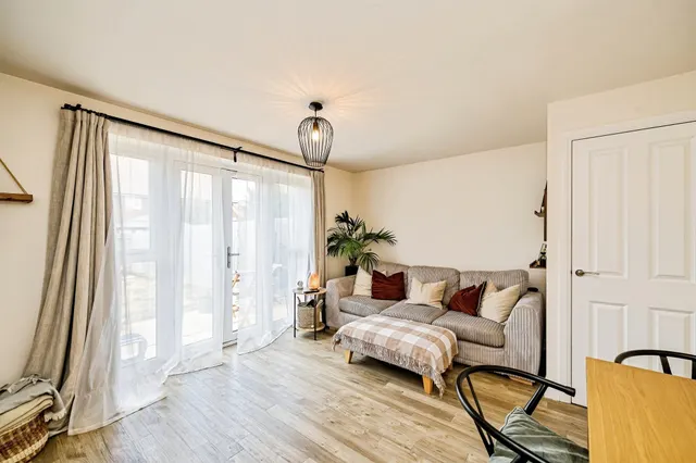 Aragon Way, Broughton, HP22, photo 3