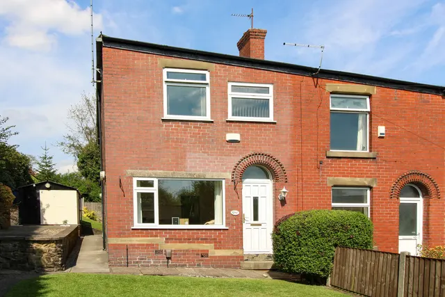 Sydenham Terrace, Rochdale OL12 6DD, photo 1