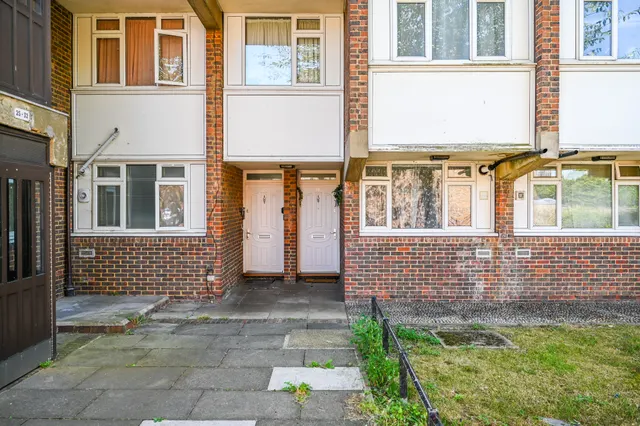London, NW10, photo 2