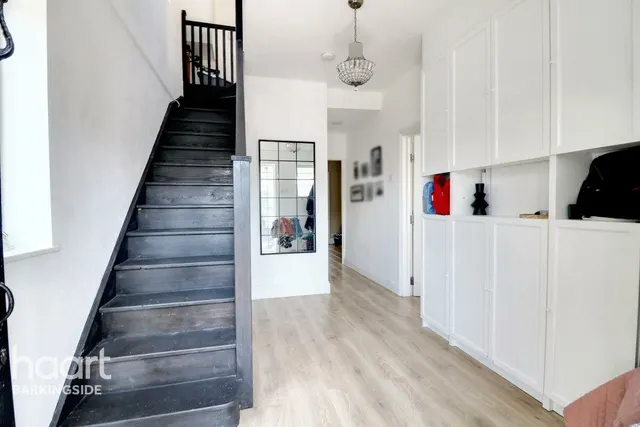 Ewellhurst Road, Clayhall, IG5, photo 2