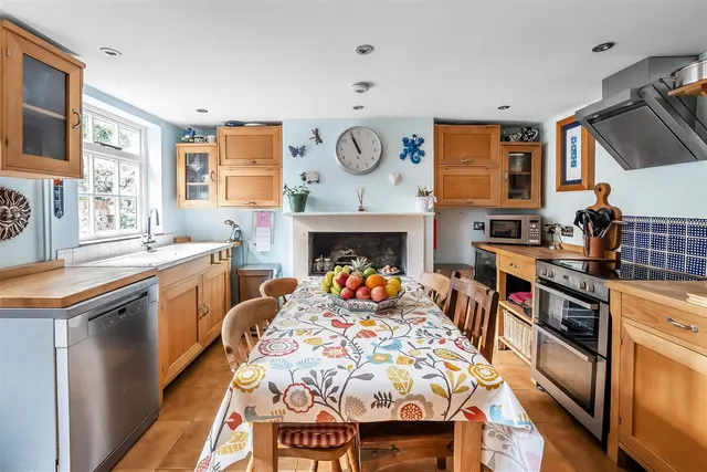 Vincent Road, Dorking, RH4, photo 3