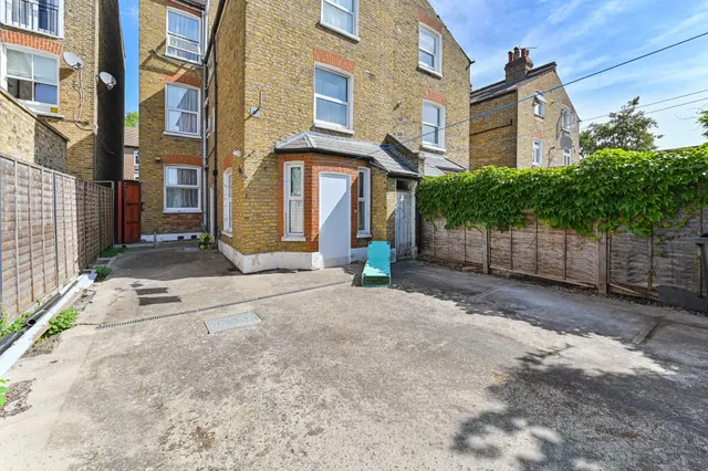 Photo 3 — 72 Sudbourne Road, London
