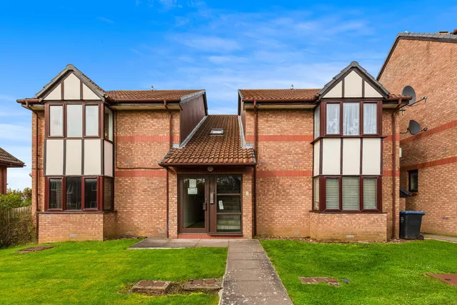 Viewfield Close, Harrow, HA3, photo 1