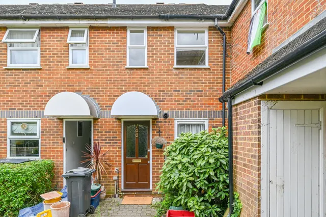 100 Manor Vale, Boston Manor Road, Brentford, photo 1