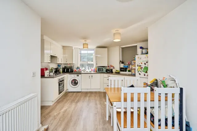 St. Wilfred Drive, East Cowes, PO32, photo 3