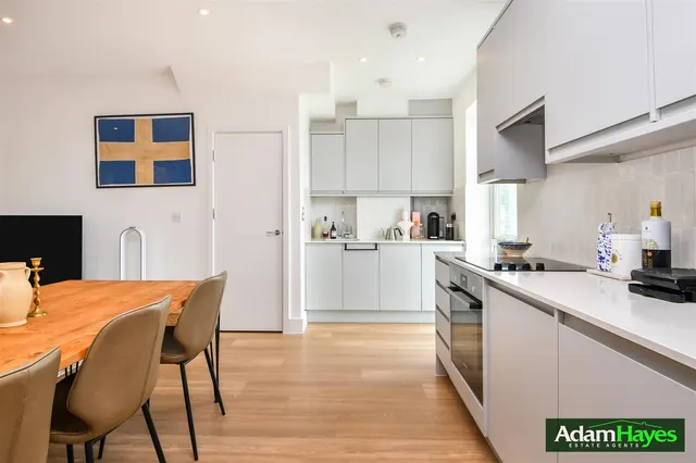 Edgewood Mews, Finchley, N3, photo 2