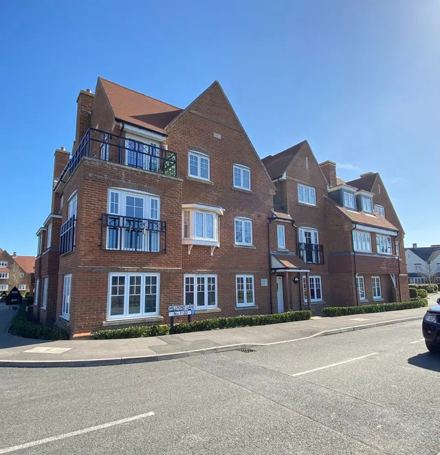 Millpond Lane, RH12, photo 1
