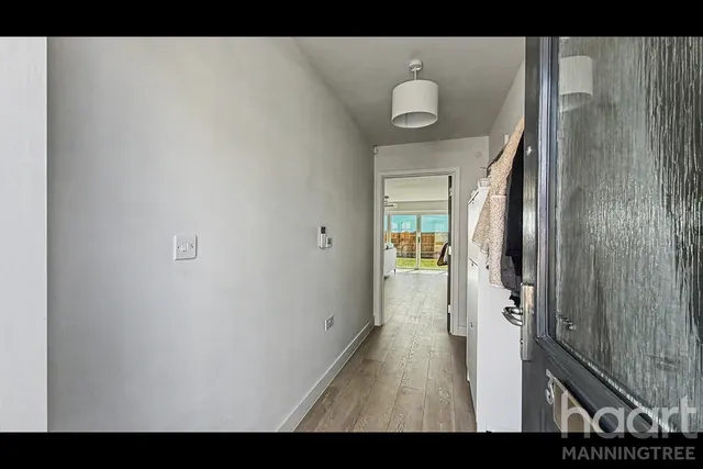 Wellington Road, Mistley, CO11, photo 2