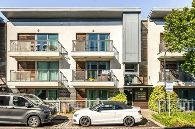 Ted Bates Road, Southampton, SO14, photo 1