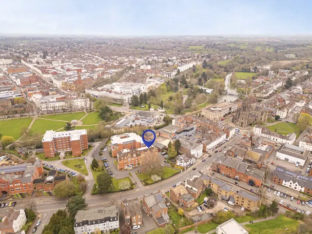 Photo 2 — Avenue Road, Leamington Spa, Warwickshire, CV31