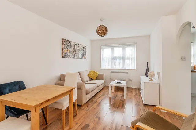 Photo 2 — Ferro Road, Rainham, RM13