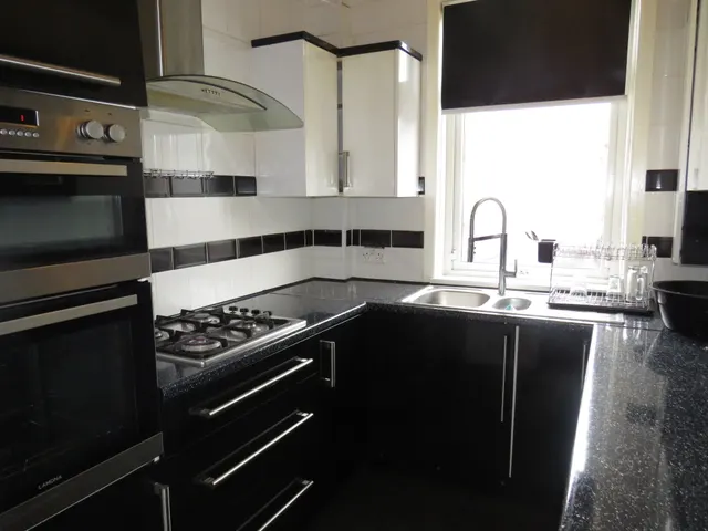 Rothwell Drive, HX1, photo 3