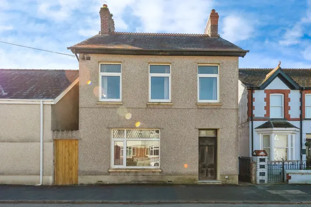 High Street, Abergwili, SA31, photo 1