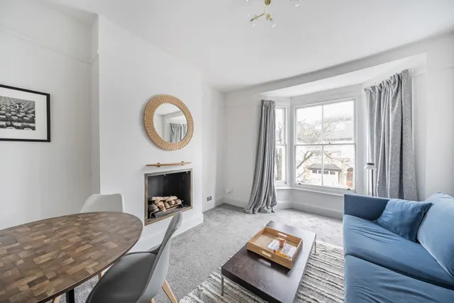 2 bedroom flat — Hartfield Crescent, Wimbledon, SW19