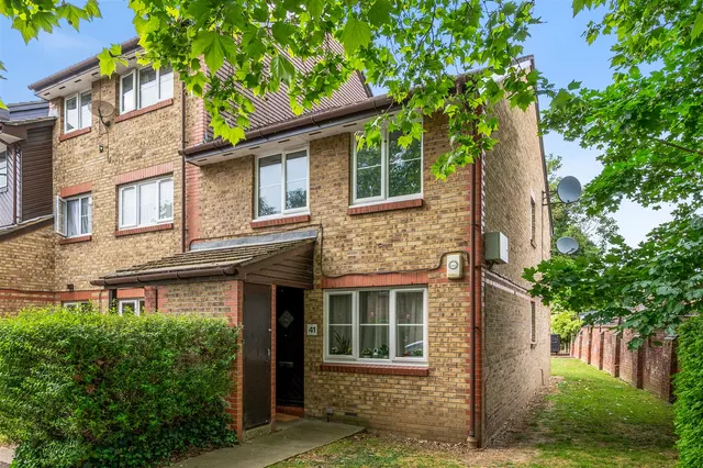 Cygnet Close, London, NW10, photo 1