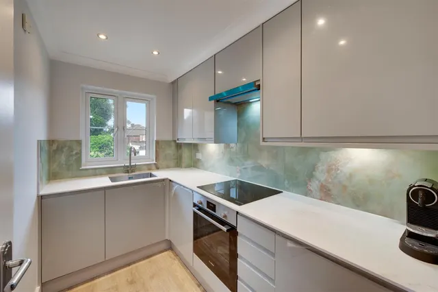 Cygnet Close, London, NW10, photo 2