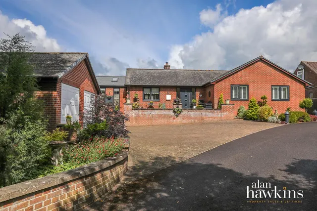 Hales Close, Lyneham, photo 1