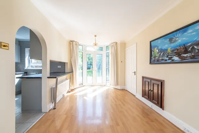 Photo 3 — 121 Normandy Avenue, Barnet