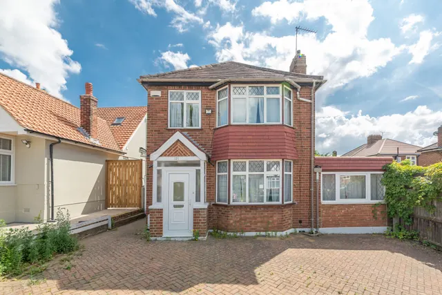 121 Normandy Avenue, Barnet, photo 1