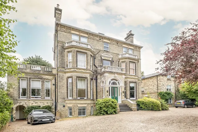 Putney Hill, London, SW15, photo 1