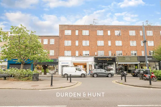 High Road, Loughton, IG10, photo 1