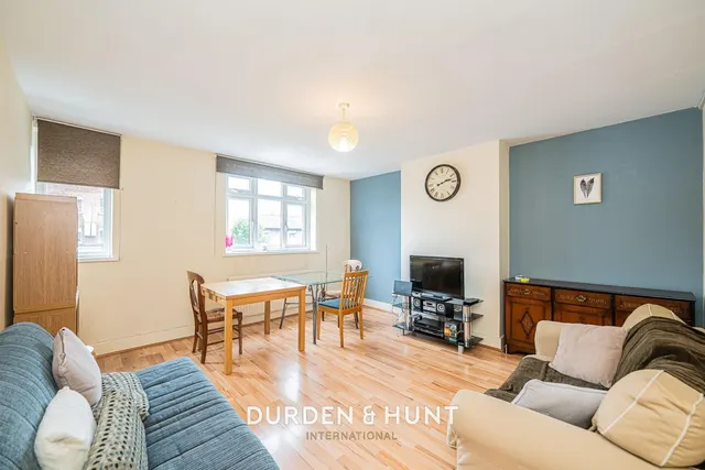 High Road, Loughton, IG10, photo 2