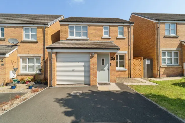 Dan Y Cwarre, Carway, SA17, photo 1