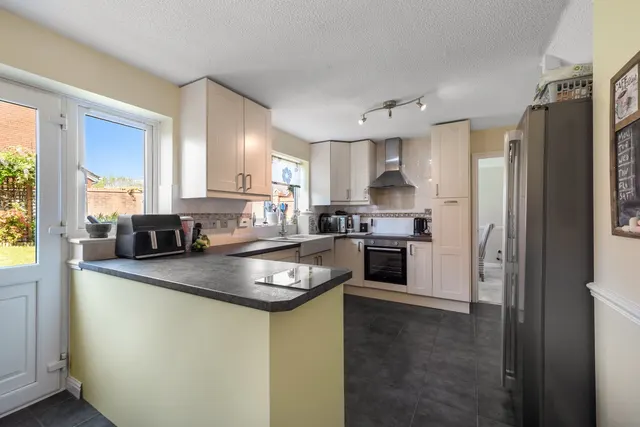 Photo 3 — Wychbold Close, Callow Hill, Redditch, B97 5YG
