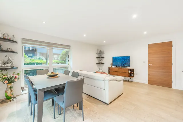 3 Victoria Court, Howard Road, Stanmore, photo 1