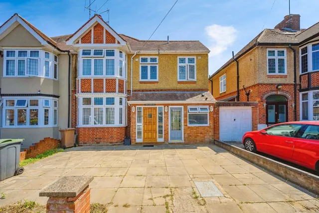 Wychwood Avenue, Luton, Bedfordshire, LU2, photo 1