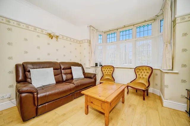 Photo 2 — Wychwood Avenue, Luton, Bedfordshire, LU2