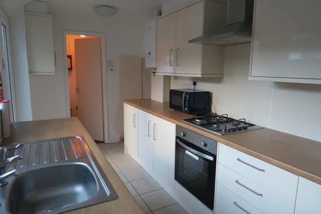 York Avenue, West End, LN1, photo 2