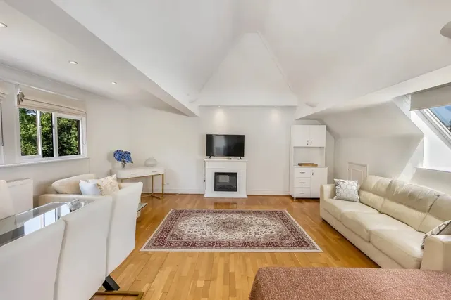 Finchley Road, Golders Green, NW11 7PE, photo 1