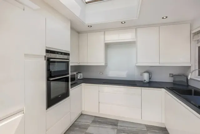 Photo 2 — Finchley Road, Golders Green, NW11 7PE