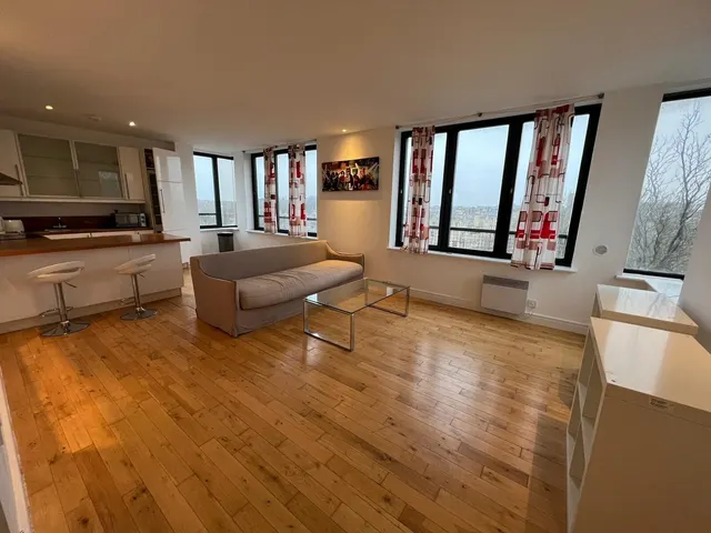 Bridge House, Town Centre, photo 1