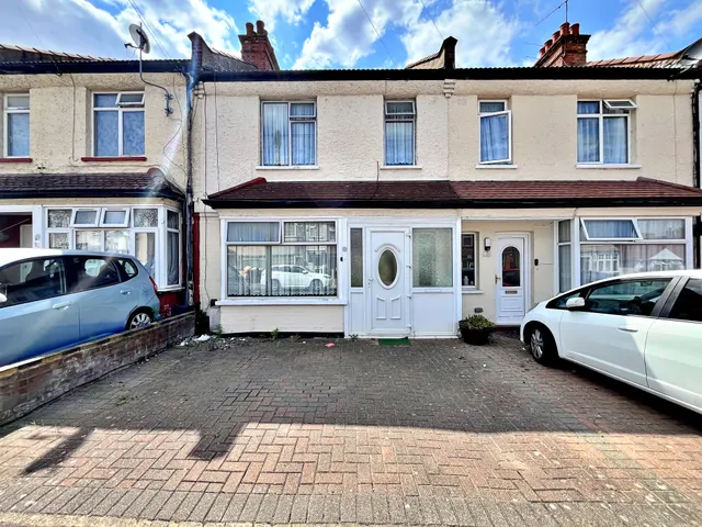 Whitby Road, Harrow, HA2, photo 1