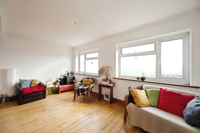 Sandy Beach Estate, Hayling Island, PO11, photo 3