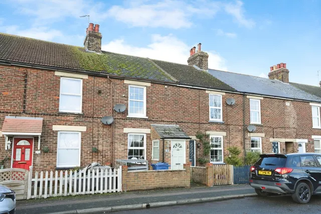 Church Road, Murston, Sittingbourne, Kent, ME10, photo 1