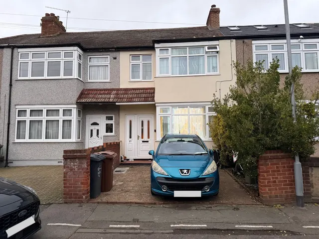 Albert Road, Dagenham, photo 1