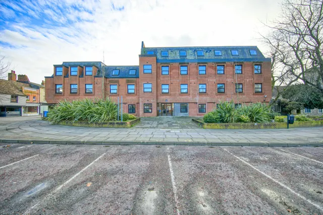 Cromwell Square, photo 1
