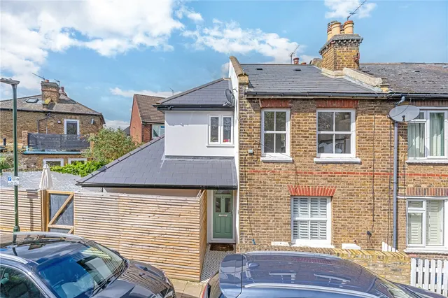 Marsh Farm Road, Twickenham, TW2 6SH, photo 1