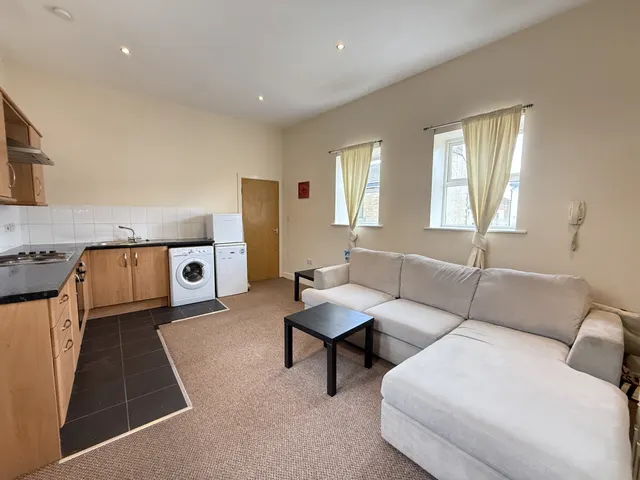 High St, Morley, LS27, photo 2