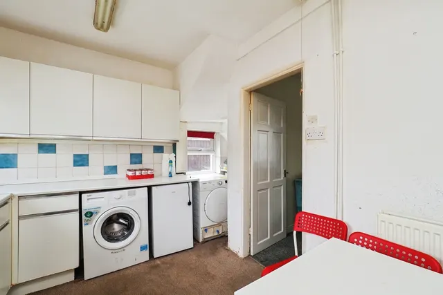 Manton Crescent, Beeston, NG9, photo 2