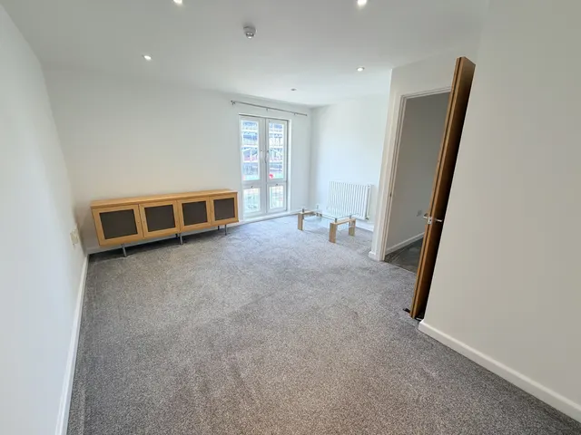 Photo 3 — Amalfi House, Ffordd Garthorne, Cardiff Bay