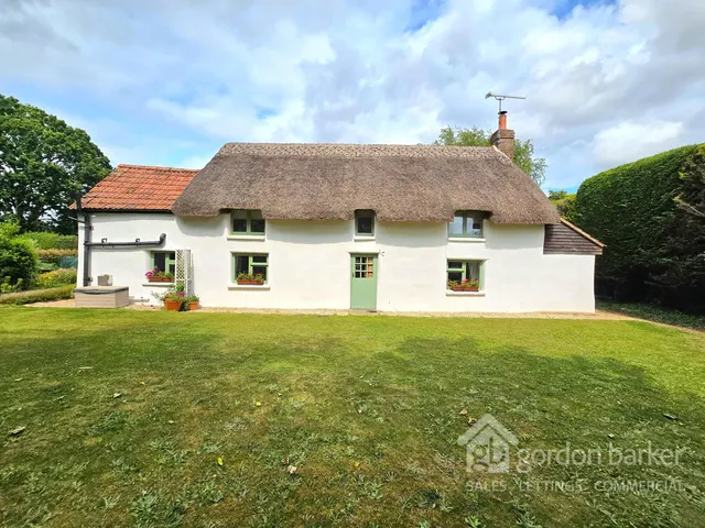 Crescent Road, Verwood, BH31 6DA, photo 1
