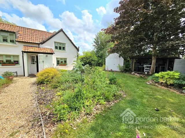 Photo 2 — Crescent Road, Verwood, BH31 6DA